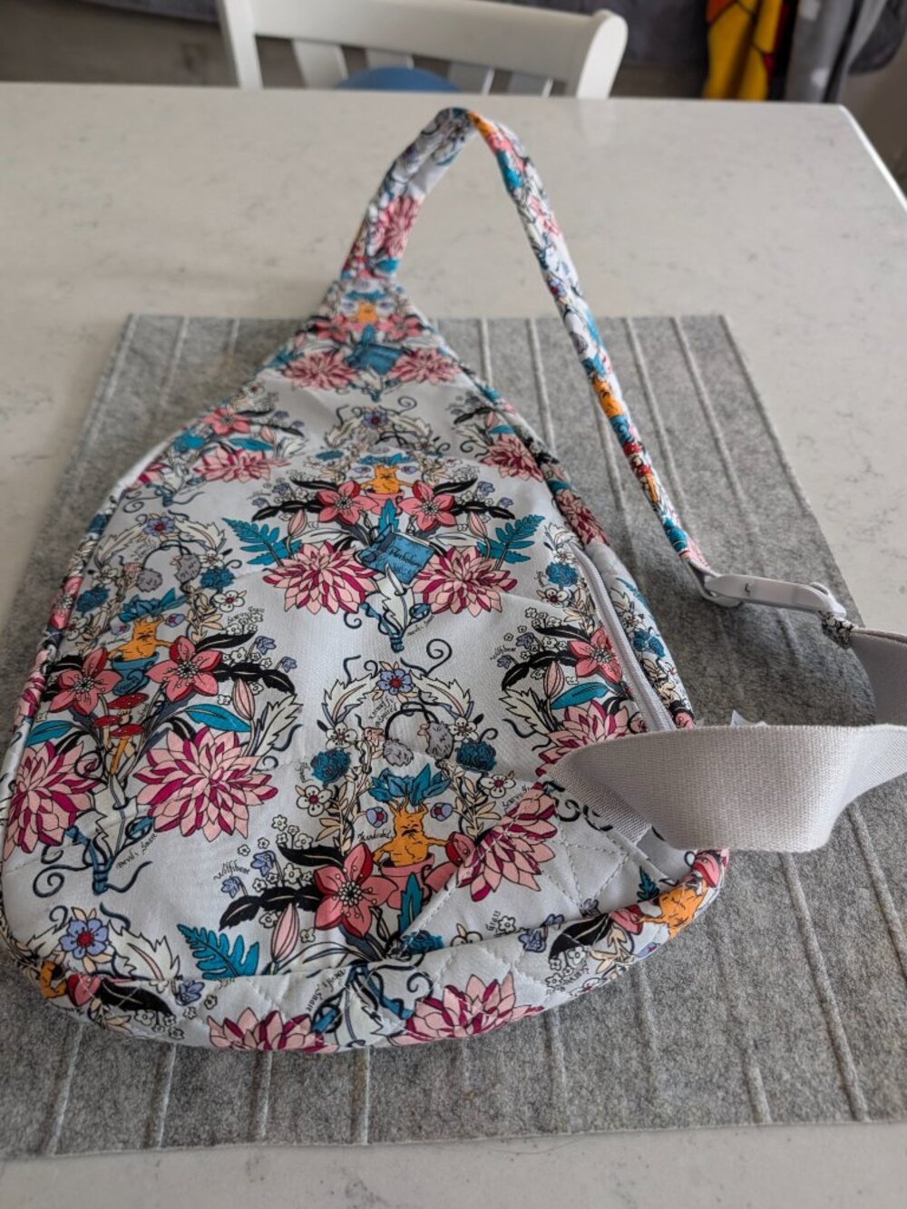 Vera Bradley Limited Harry Potter Sling bag. - Picture 2 of 7